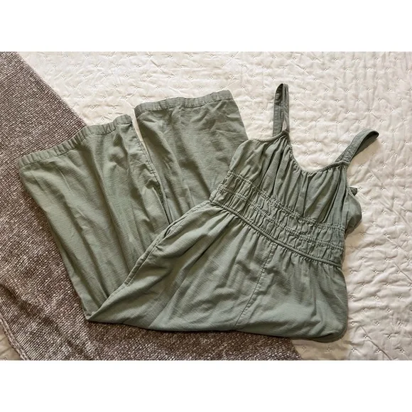 AE Wide Leg Jumpsuit - XL - EUC! - Picture 1 of 7